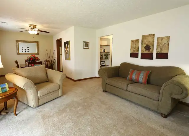 Property at Greenfield Knoll Apartments - 917 E McKenzie Rd, Greenfield, IN, 46140, 1-2 bed, 1-2 bath, [object Object]