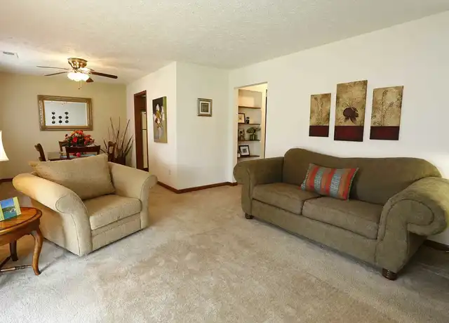Property at Greenfield Knoll Apartments - 917 E McKenzie Rd, Greenfield, IN, 46140, 1 bed, 1 bath, [object Object]