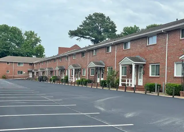 Property at Woodview Townhomes - 6010 Jefferson Ave, Newport News, VA, 23605, 2 beds, 1 bath, [object Object]
