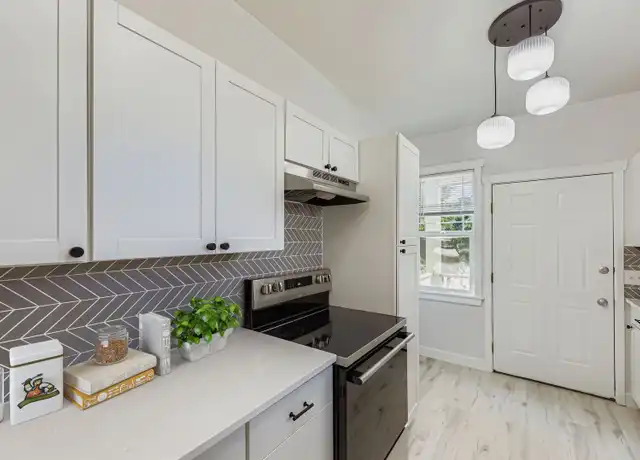 Property at 2318 Hoyt Ave, Everett, WA, 98201, 2 beds, 1 bath, [object Object]