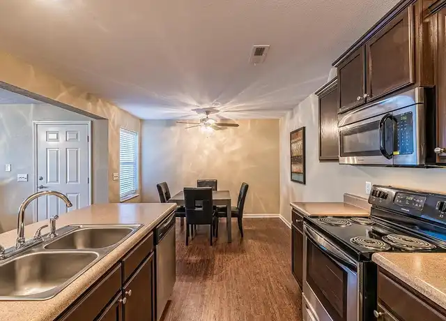 Property at Williamsburg Plaza - 2900 Williamsburg Ter, Platte City, MO, 64079, 1-2 bed, 1-2 bath, [object Object]