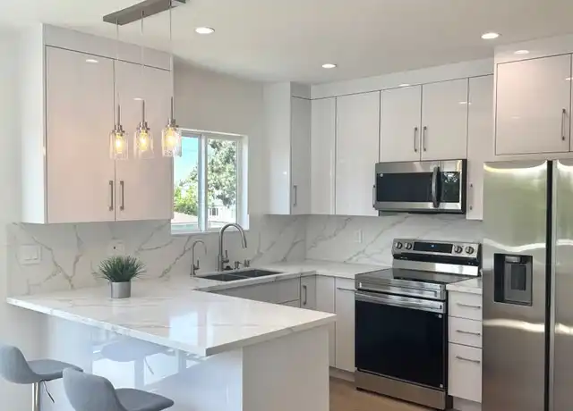 Property at 2100 N Pass Ave #200, Burbank, CA, 91505, 2 beds, 2 baths, [object Object]