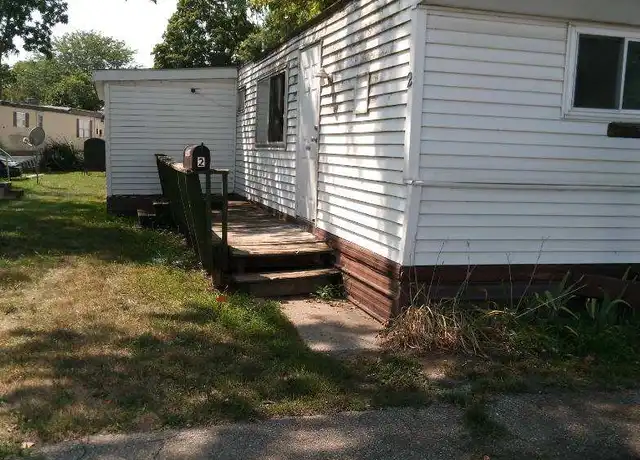Property at 140 N Pleasant Ave Unit 2, Lowell, MI, 49331, 2 beds, 1 bath, [object Object]