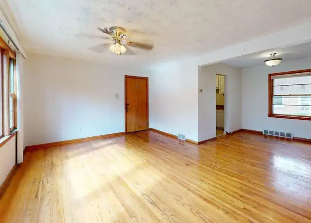 Property at 3239 Silsby Rd Unit 2, Cleveland Heights, OH, 44118, 1 bed, 1 bath, [object Object]
