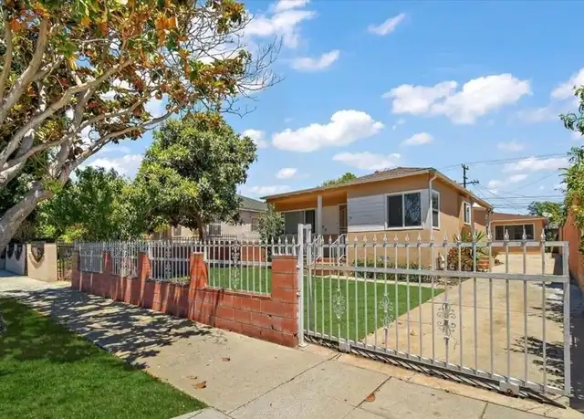 Property at 1109 E Fairview Blvd, Inglewood, CA, 90302, 2 beds, 1 bath, [object Object]