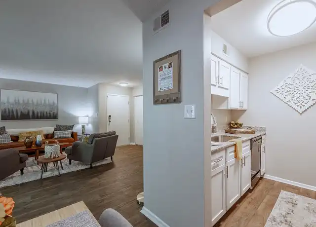 Property at Woodbridge - 1000 Glenridge Dr, Louisville, KY, 40242, 2 beds, 1-2 bath, [object Object]