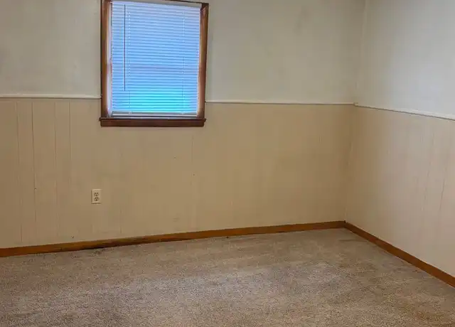 Property at 100 W Grandview Dr Unit 402, Junction City, KS, 66441, 2 beds, 1 bath, [object Object]