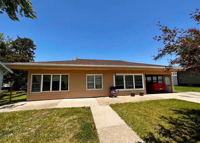 Property at 715 Lucas Ave Unit 2, Chariton, IA, 50049, 1 bed, 1 bath, [object Object]