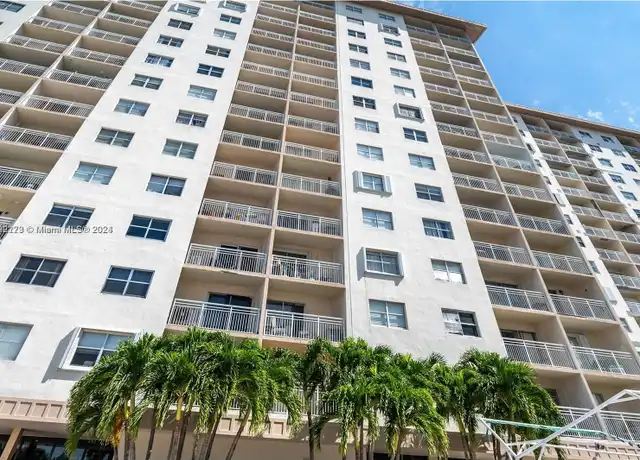 Property at 400 Kings Point Dr #102, Sunny Isles Beach, FL, 33160, 1 bed, 1 bath, [object Object]