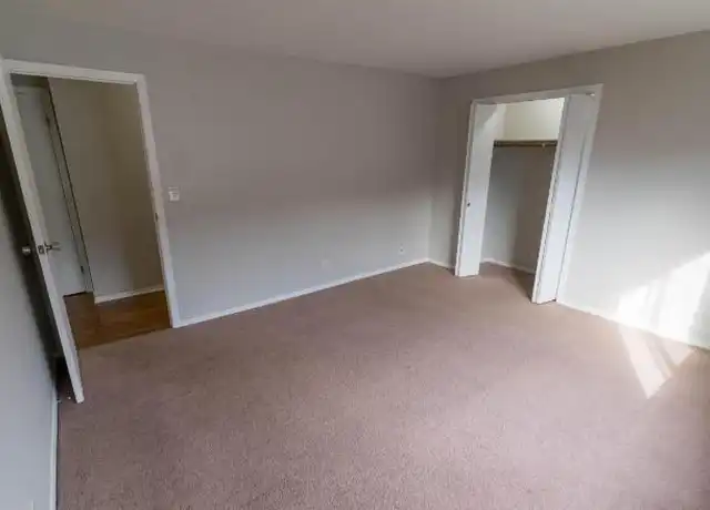 Property at 10409 Sheffield Dr, Palos Hills, IL, 60465, 2 beds, 1 bath, [object Object]