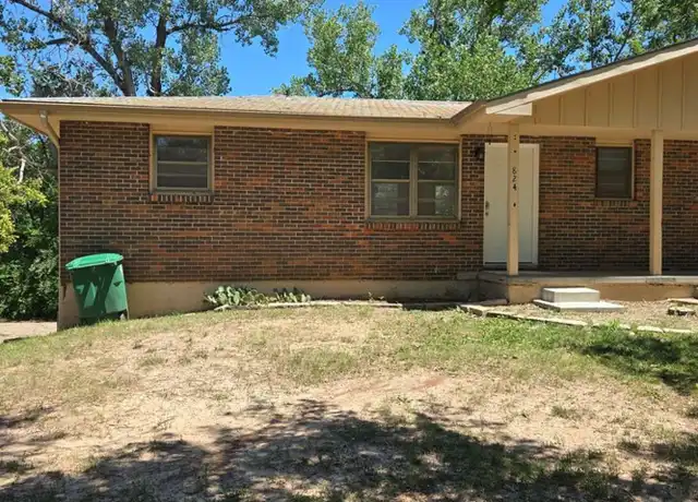 Property at 824 Dondee Dr Unit 824, Manhattan, KS, 66502, 4 beds, 2 baths, [object Object]