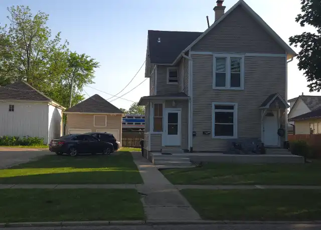 Property at 37 Gates St Unit B, Crystal Lake, IL, 60014, 2 beds, 1 bath, [object Object]