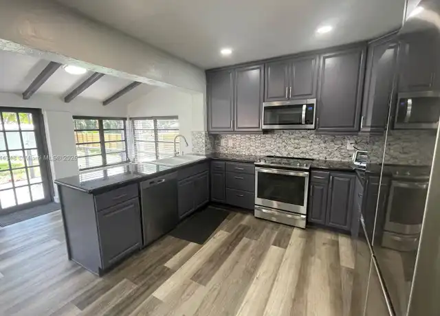 Property at 1435 Wiley St, Hollywood, FL, 33020, 2 beds, 1 bath, [object Object]