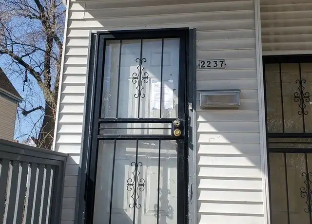 Property at 2237-2239 N 33rd St Unit 2237 Upper Front, Milwaukee, WI, 53208, 1 bed, 1 bath, [object Object]