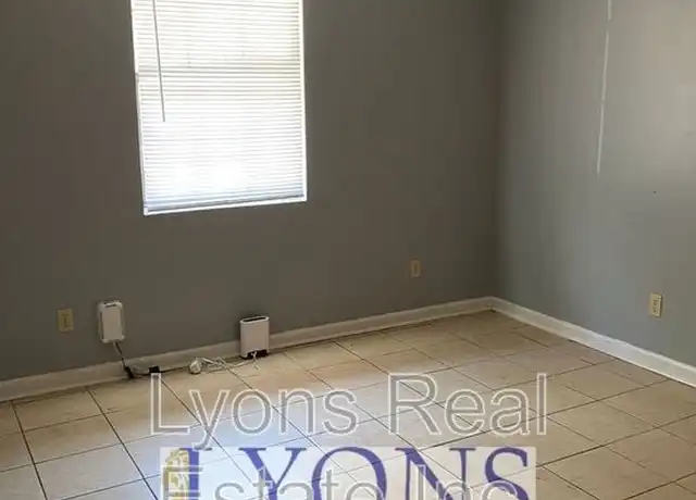 Property at 1100 S Gordon Ave, Adel, GA, 31620, 2 beds, 1 bath, [object Object]