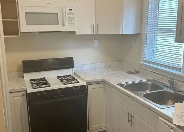 Property at 306 W Washington St Unit 3, Champaign, IL, 61820, 1 bed, 1 bath, [object Object]