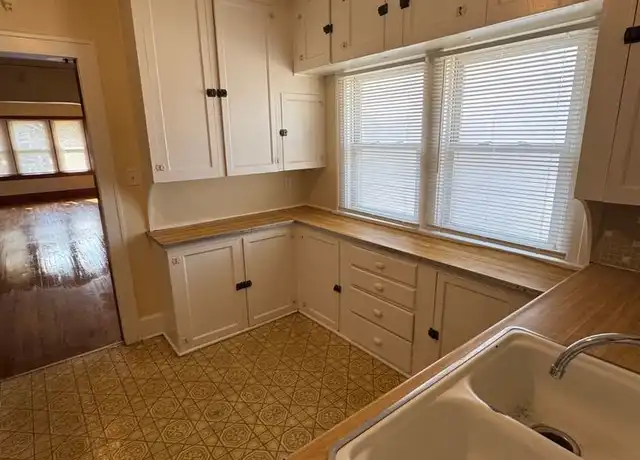 Property at 1425 N Church St Unit 1427-2, Rockford, IL, 61103, 1 bed, 1 bath, [object Object]