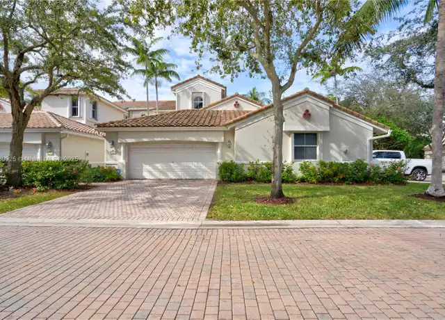 Property at 1364 Harbor Vw W, Hollywood, FL, 33019, 3 beds, 2.5 baths, [object Object]