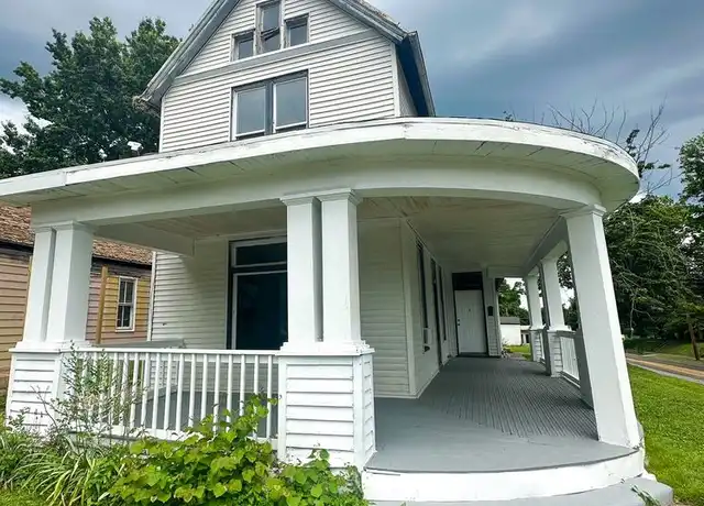 Property at 1141 Chestnut St Apt 1, Quincy, IL, 62301, 2 beds, 1 bath, [object Object]
