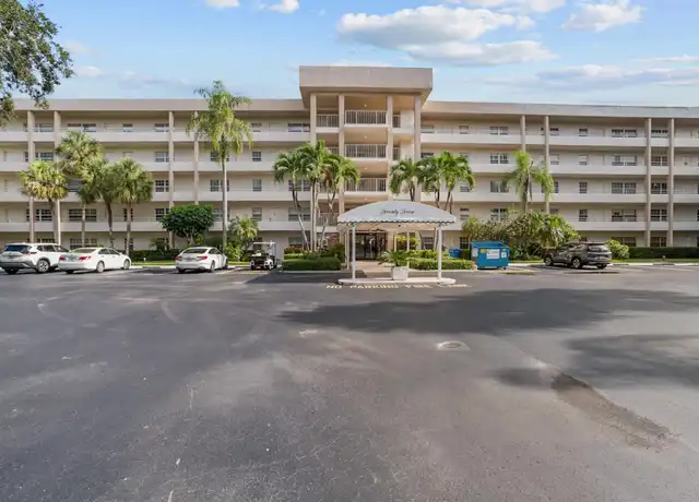 Property at 3930 Oaks Clubhouse Dr #307, Pompano Beach, FL, 33069, 3 beds, 2.5 baths, [object Object]