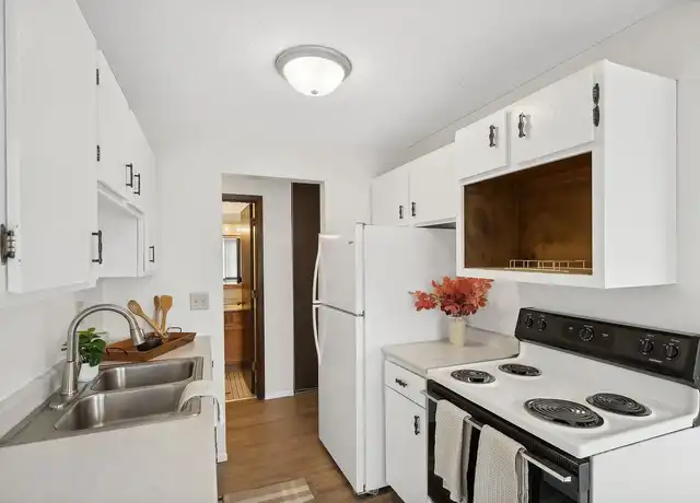 Property at Van Dyke Apartments - 410 Van Dyke St, Saint Paul, MN, 55119, 1-2 bed, 1 bath, [object Object]