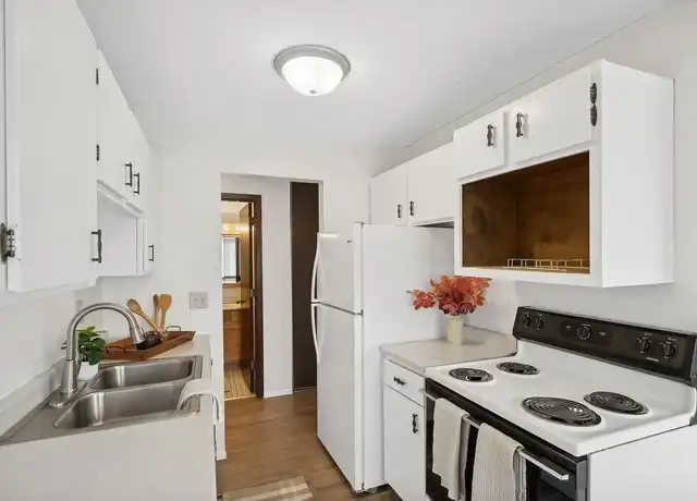 Property at Van Dyke Apartments - 410 Van Dyke St, Saint Paul, MN, 55119, 1 bed, 1 bath, [object Object]