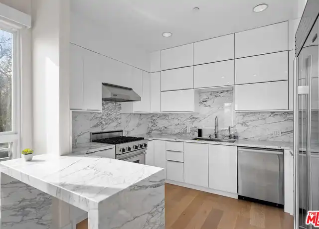 Property at 438 Arnaz Dr #106, Los Angeles, CA, 90048, 3 beds, 3.5 baths, [object Object]