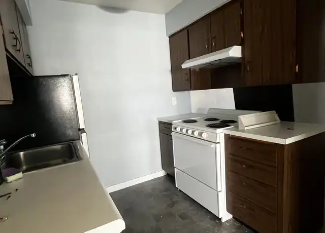 Property at 2713 Thomas Dr Unit D201, Eau Claire, WI, 54701, 1 bed, 1 bath, [object Object]