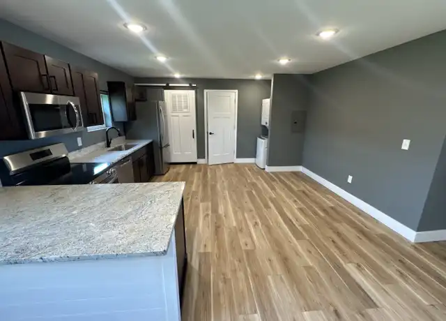 Property at 1349 S B St Unit 4, Elwood, IN, 46036, 2 beds, 1 bath, [object Object]