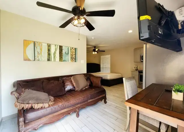 Property at 959 Fir St, Caldwell, TX, 77836, 1 bed, 1 bath, [object Object]
