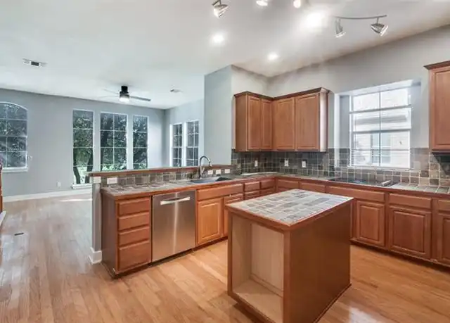 Property at 2016 N Haskell Ave, Dallas, TX, 75204, 2 beds, 2.5 baths, [object Object]