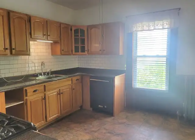 Property at 32 Paine St Unit 2, Worcester, MA, 01605, 2 beds, 1 bath, [object Object]