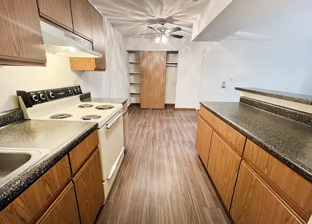 Property at Forest Creek Apartments - 3929 Bonita Dr, Middletown, OH, 45044, 1-2 bed, 1 bath, [object Object]