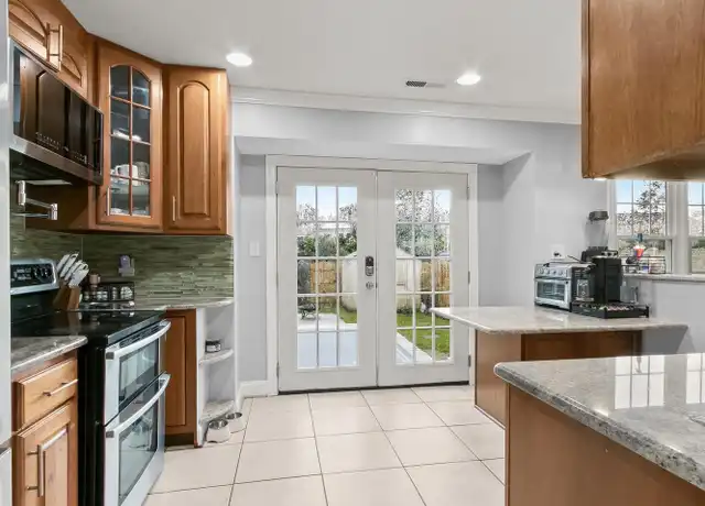 Property at 18608 Nuthatcher Ln, Gaithersburg, MD, 20879, 3 beds, 3.5 baths, [object Object]