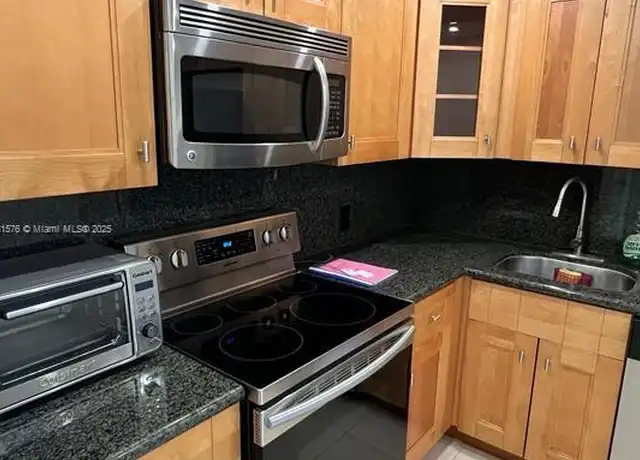 Property at 20500 W Country Club Dr #204, Aventura, FL, 33180, 1 bed, 1.5 baths, [object Object]