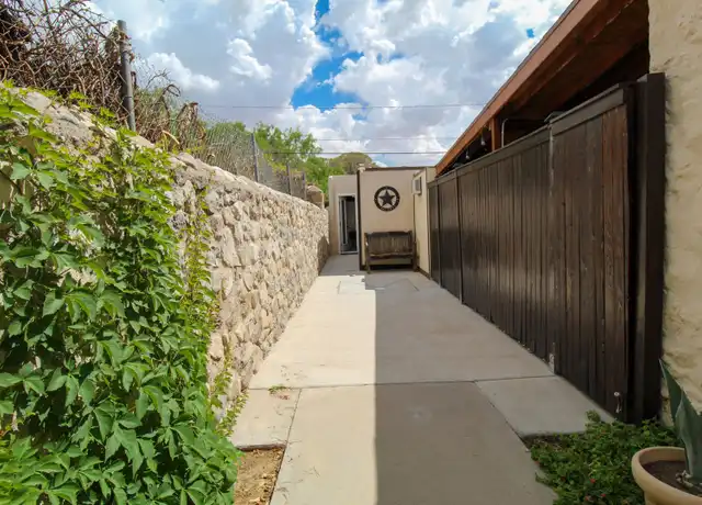Property at 900 Winter Dr, El Paso, TX, 79902, 1 bed, 1 bath, [object Object]
