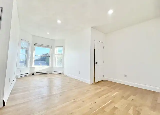 Property at 568 Main St Unit 8, Woburn, MA, 01801, 1 bed, 1 bath, [object Object]