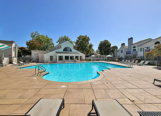 Photo of 700 Bounty Dr, Foster City, CA 94404