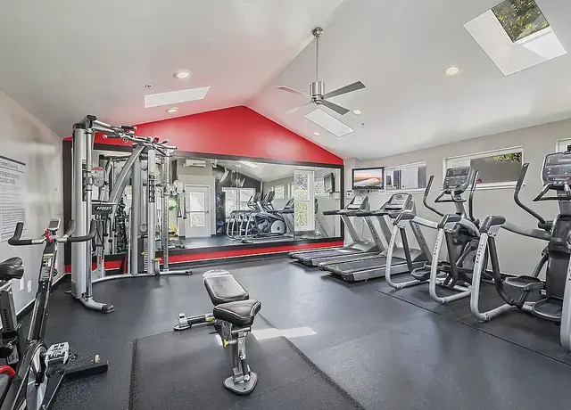 Photo of 700 Bounty Dr, Foster City, CA 94404