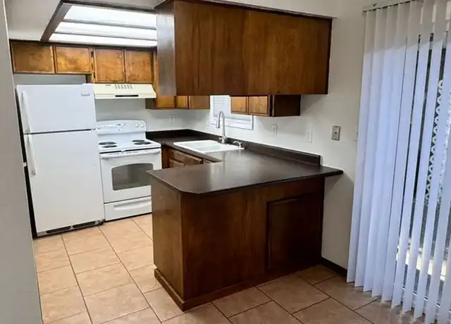 Property at 901 Royal Ct Unit 2, Medford, OR, 97504, 2 beds, 1 bath, [object Object]