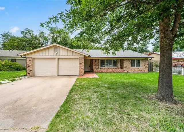 Property at 1016 West Creek Dr, Hurst, TX, 76053, 3 beds, 2 baths, [object Object]