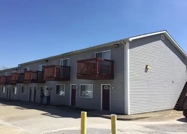 Property at 510 S Poplar St, Carbondale, IL, 62901, 2 beds, 1.5 baths, [object Object]