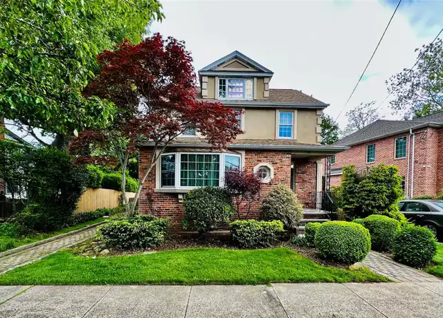 Property at 36 Harding Ave Unit 2nd Floor, Roslyn Heights, NY, 11577, 2 beds, 1 bath, [object Object]