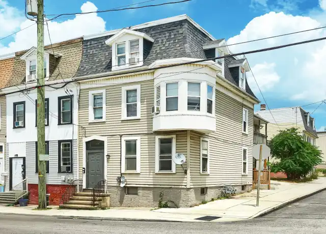 Property at 301 N Queen St, York, PA, 17403, 1 bed, 1 bath, [object Object]