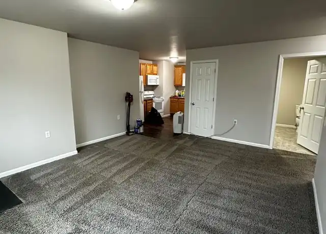 Property at 205 Pirie Dr Unit 2, Hiawatha, IA, 52233, 2 beds, 1 bath, [object Object]