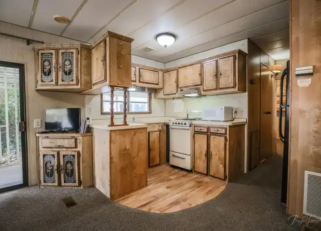 Property at 4400 W State St, Hurricane, UT, 84737, 1 bed, 1 bath, [object Object]