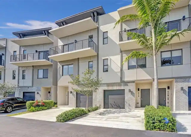 Property at 516 SE 1st Cir, Pompano Beach, FL, 33060, 3 beds, 3.5 baths, [object Object]