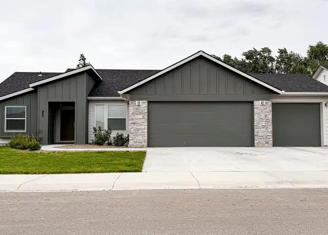 Property at 943 E 18th North St, Mountain Home, ID, 83647, 4 beds, 2 baths, [object Object]