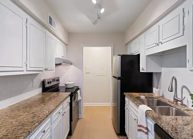 Property at Blythewood - 3510 Hillsboro Pike, Nashville, TN, 37215, 1-2 bed, 1-2 bath, [object Object]
