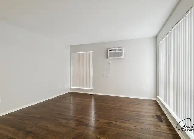 Property at 271 E Oakridge Ave, Ferndale, MI, 48220, 1 bed, 1 bath, [object Object]